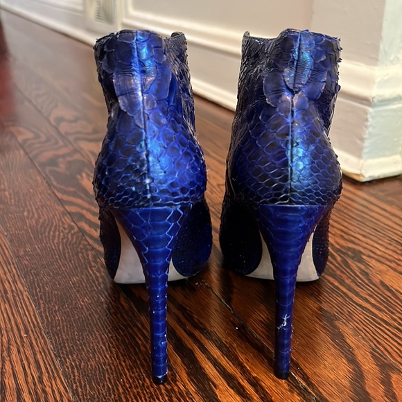 đź’™Alexandre Birman Twilight Blue Python Booties! - Picture 6 of 13